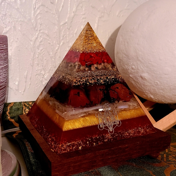 Orgonite Pyramid Lamp - Picture 3 of 6